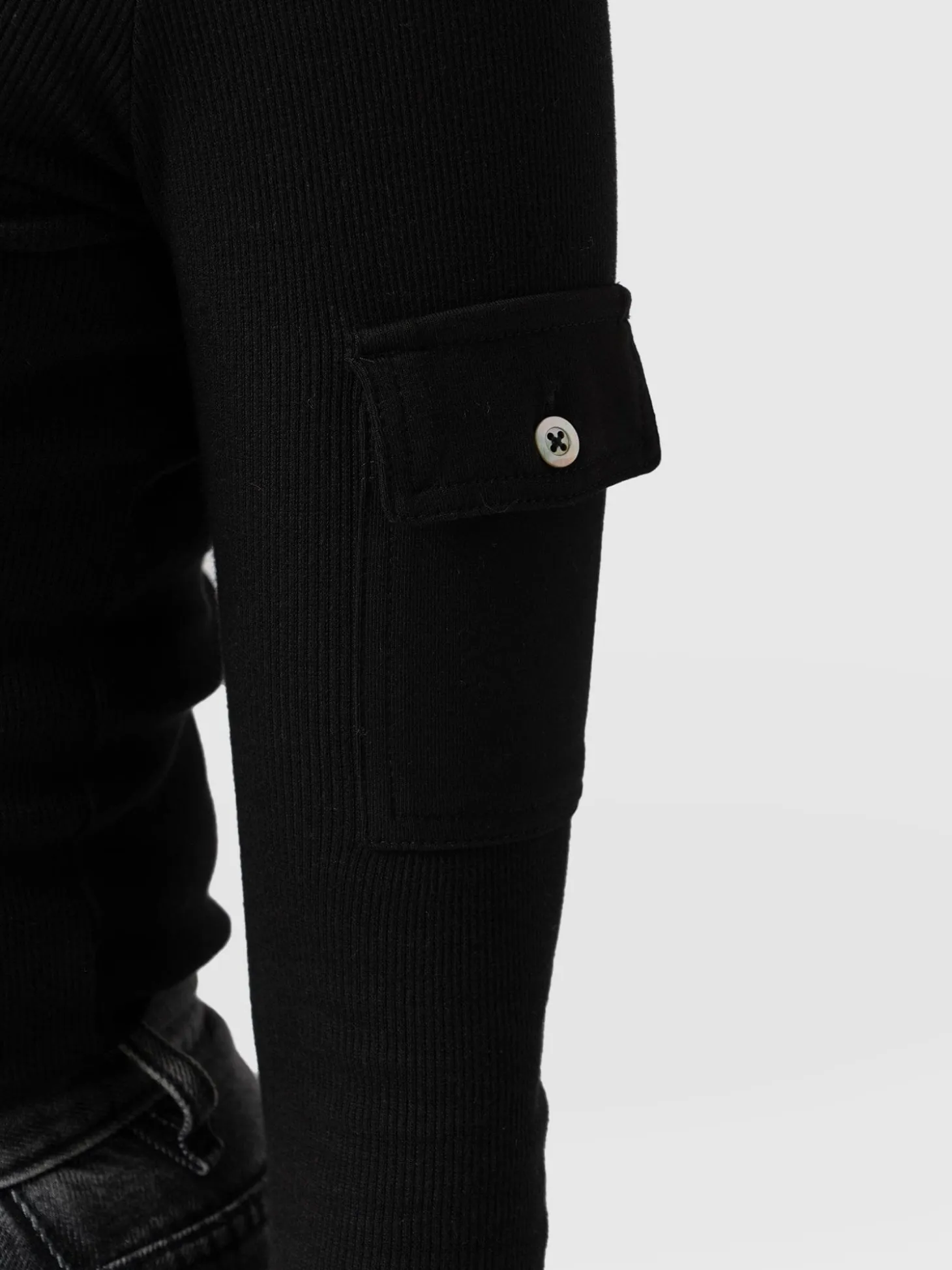 Pocket Turtle Neck - Black